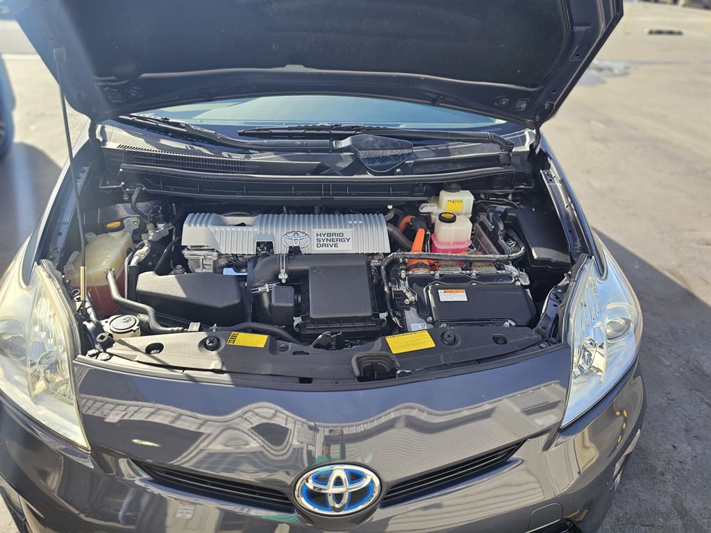 2014 Toyota Prius Two photo 22