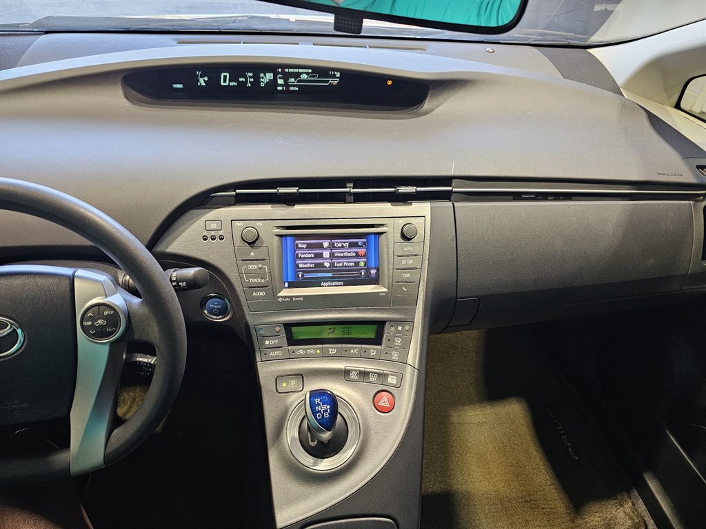 2014 Toyota Prius Two photo 7