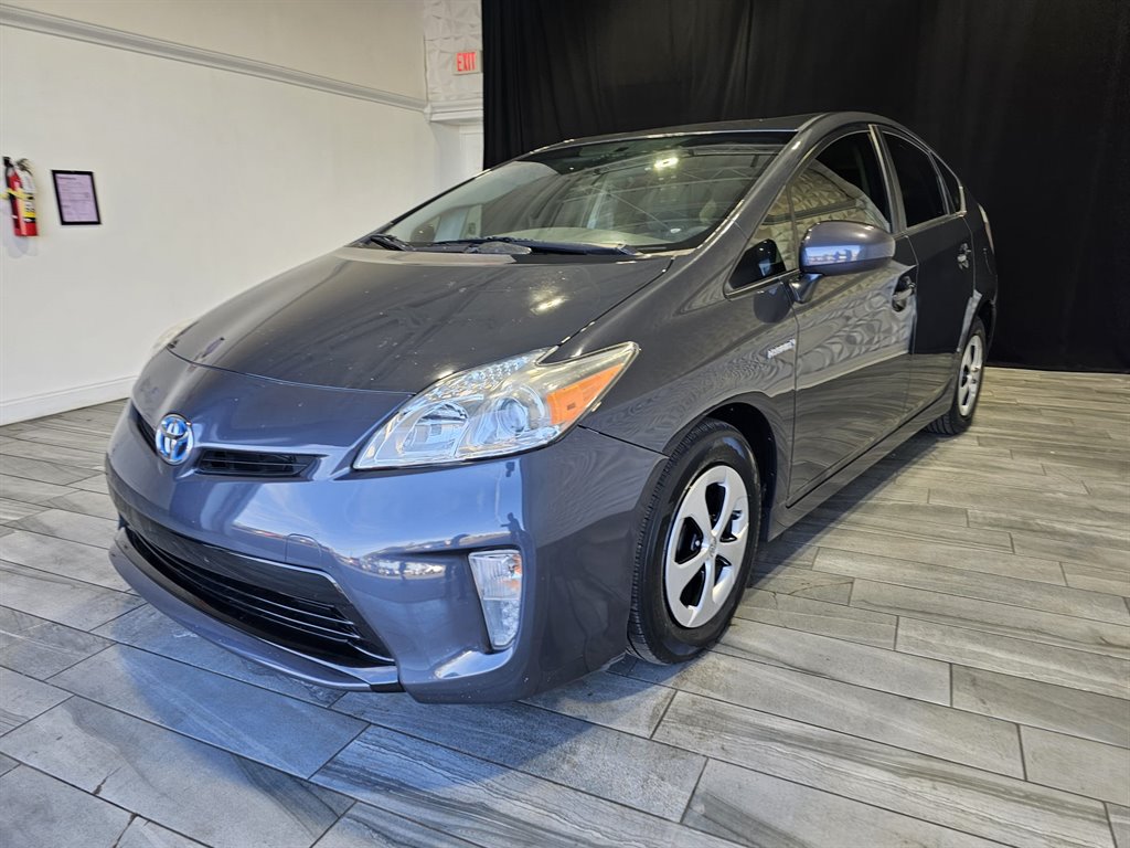 2014 Toyota Prius Two photo 2