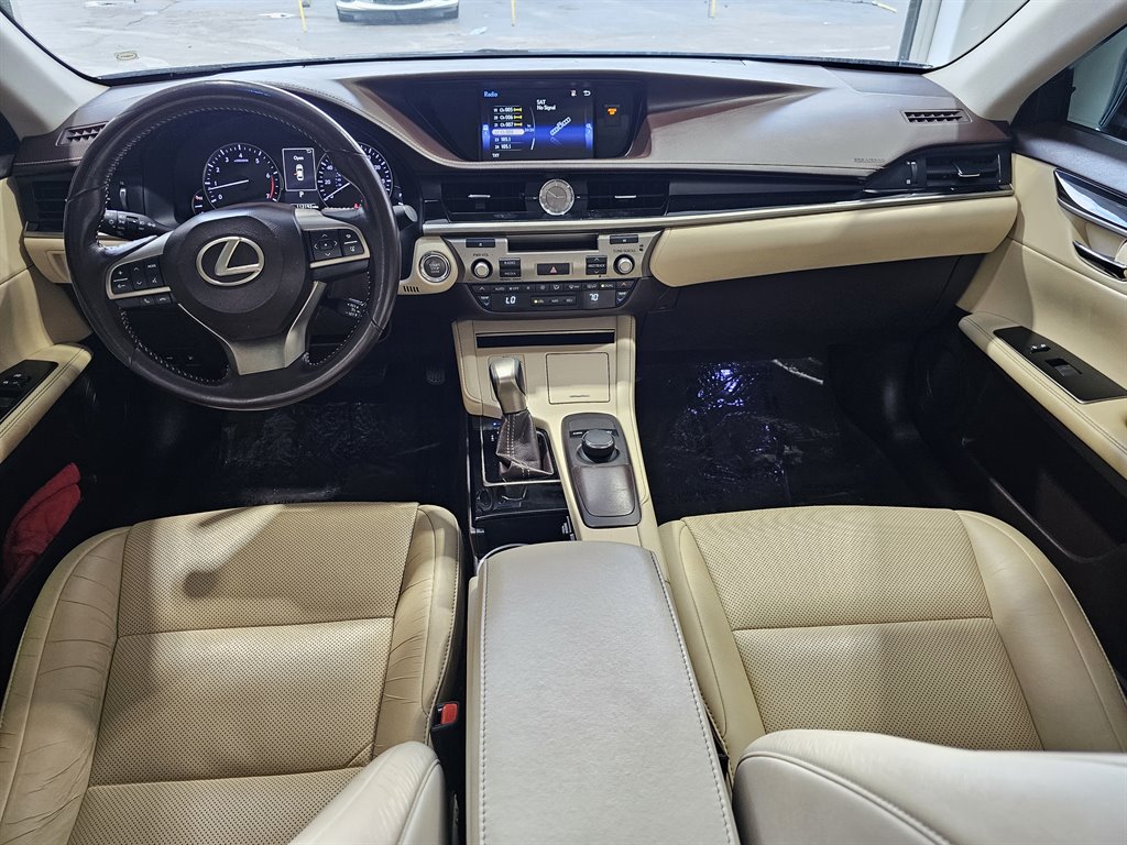 2016 Lexus ES 350 photo 18