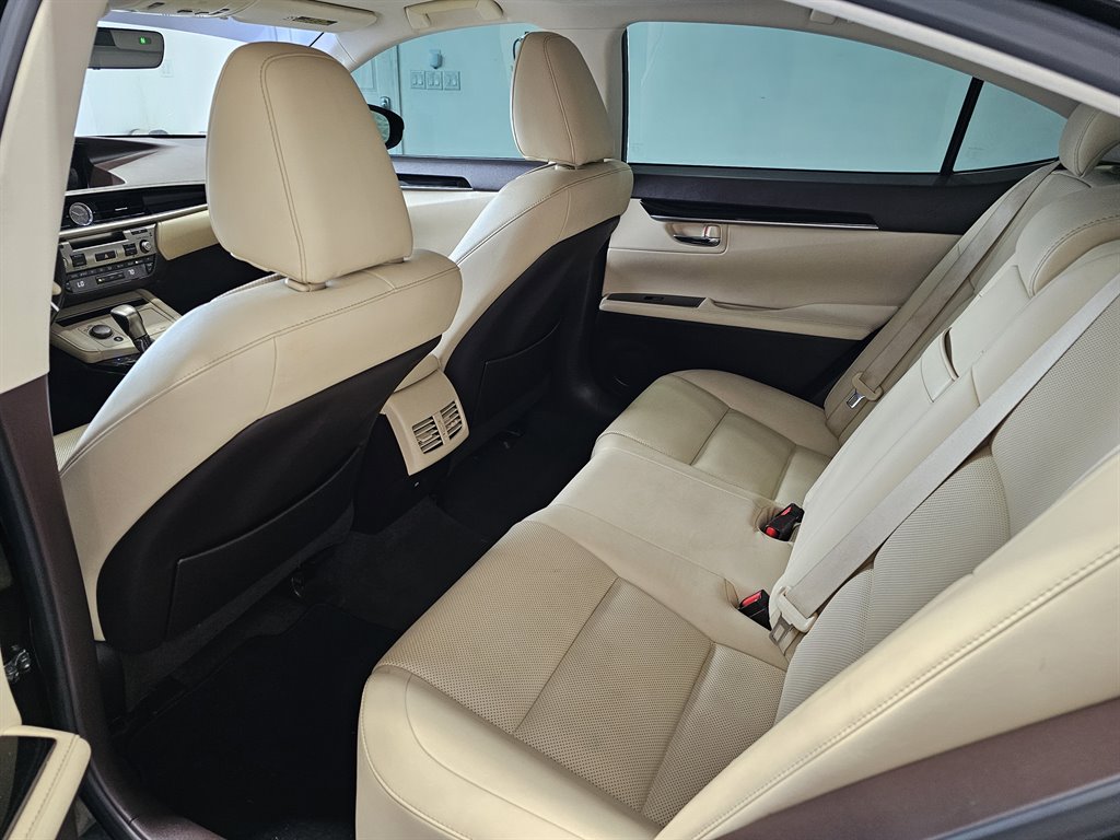 2016 Lexus ES 350 photo 20