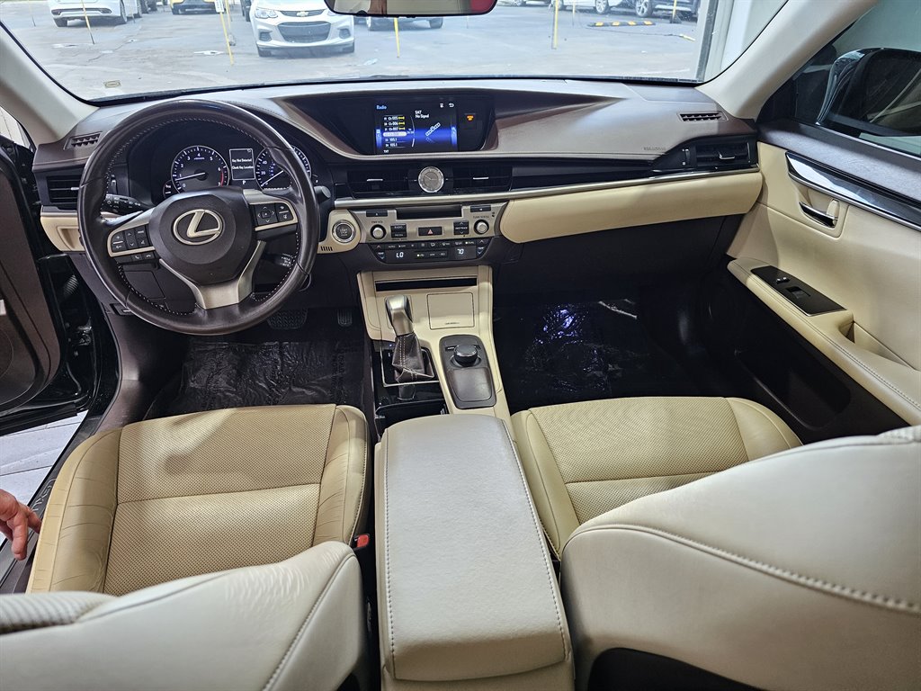 2016 Lexus ES 350 photo 6