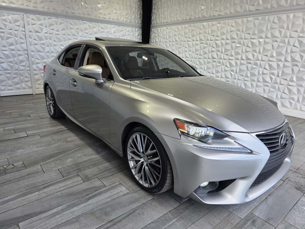 2016 Lexus IS 300's photo