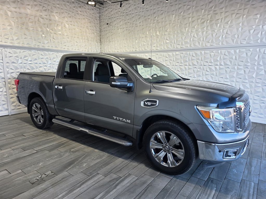 2017 Nissan Titan SV's photo